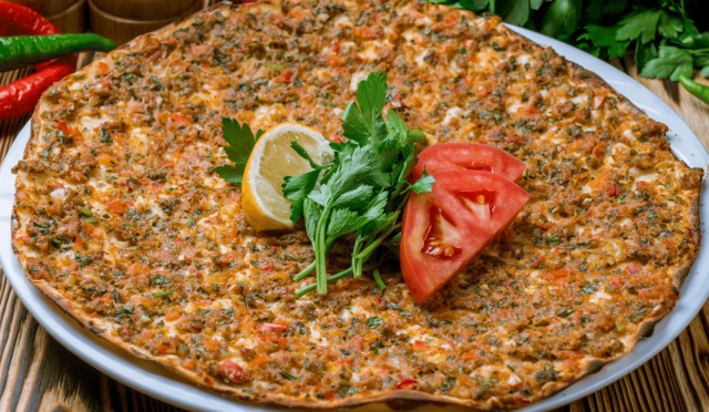 Lahmacun: Türk Mutfağının Efsane Lezzeti