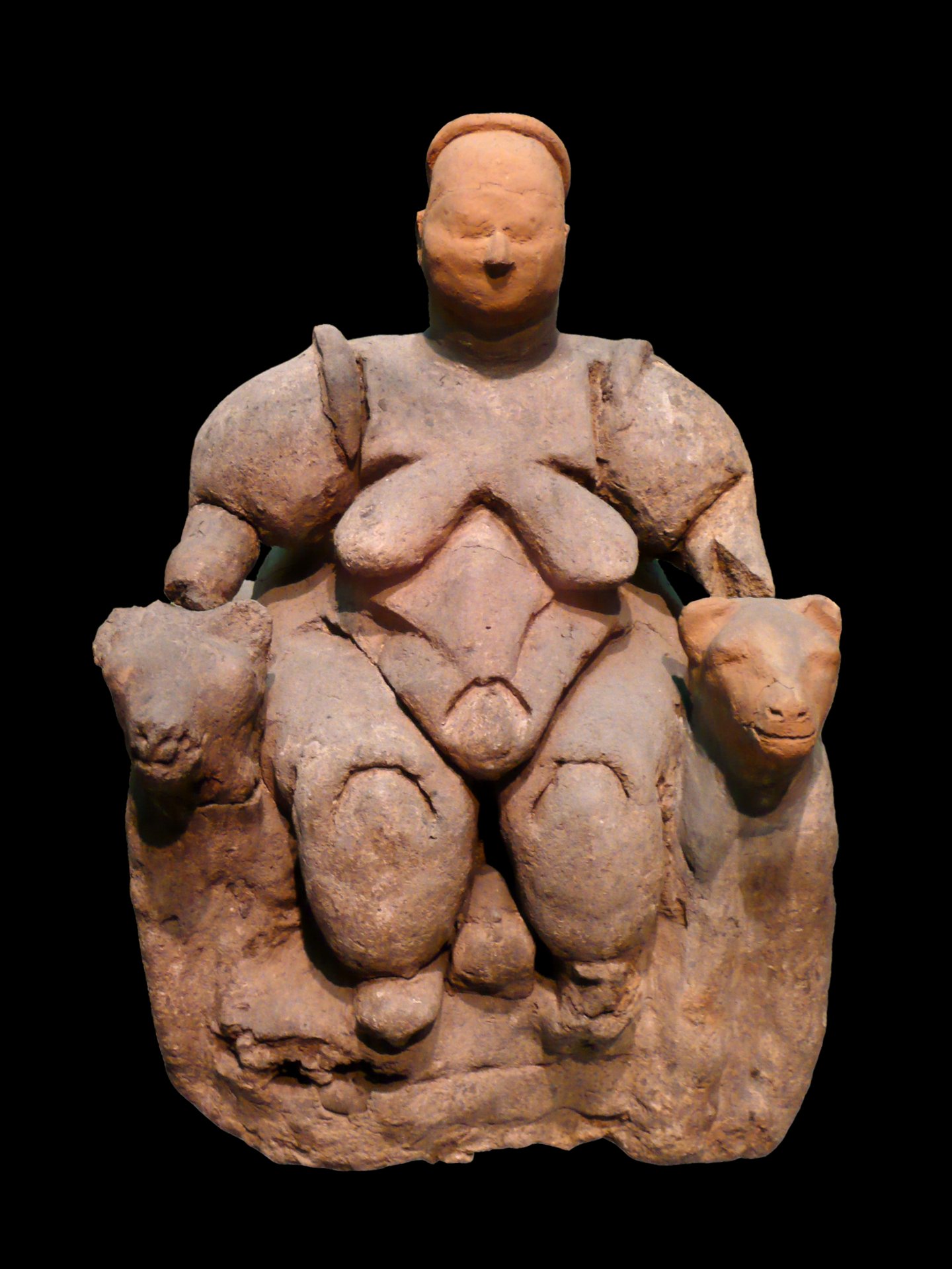 Çatalhöyük'te bulunan ve iki kedigil üzerinde oturan kadını gösteren pişmiş toprak heykelcik