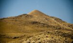 Nemrut Dağı tümülüsü ve terasların yüksekten görünümü