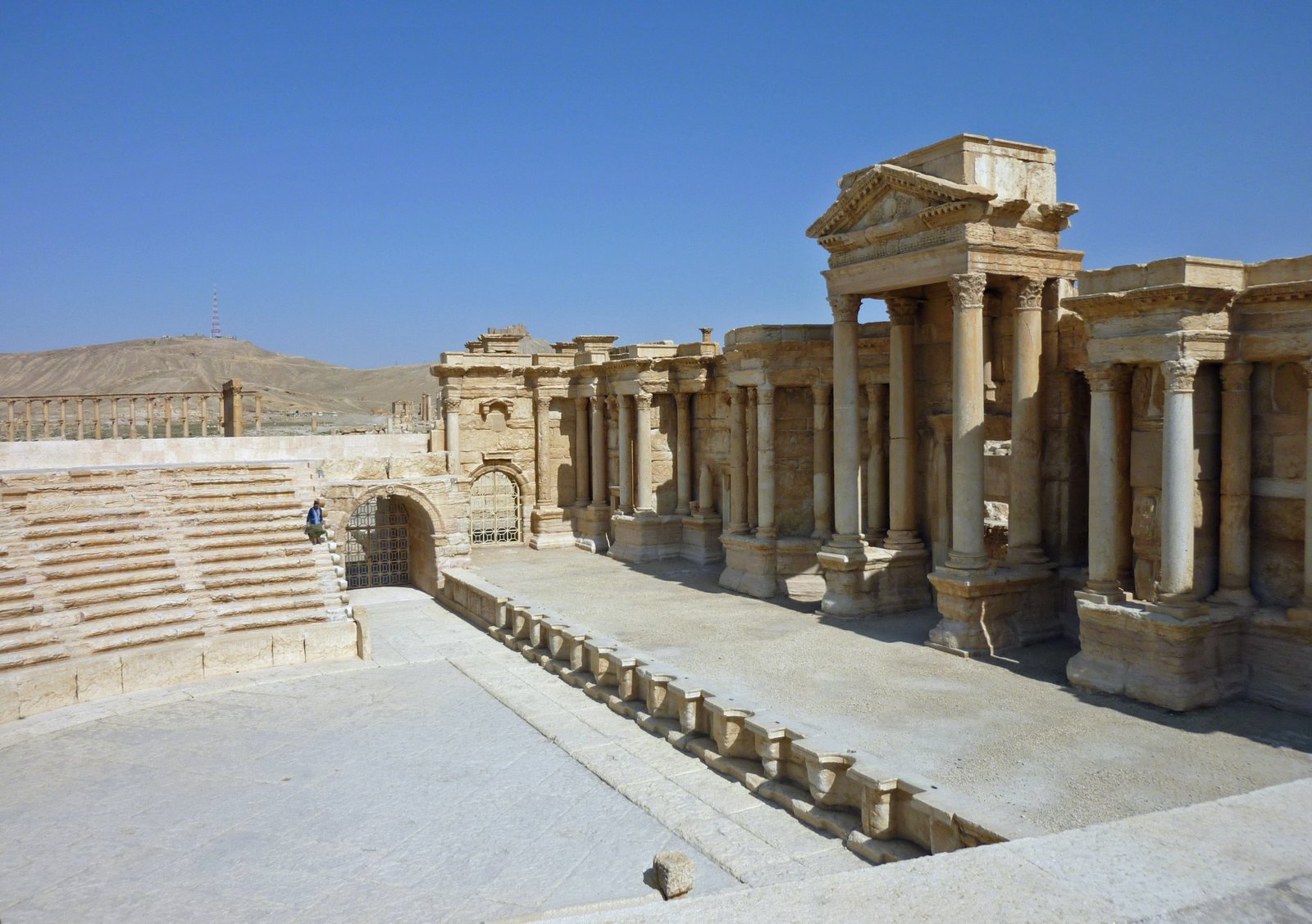Palmira Roma tiyatrosunun yarım daire oturma basamakları