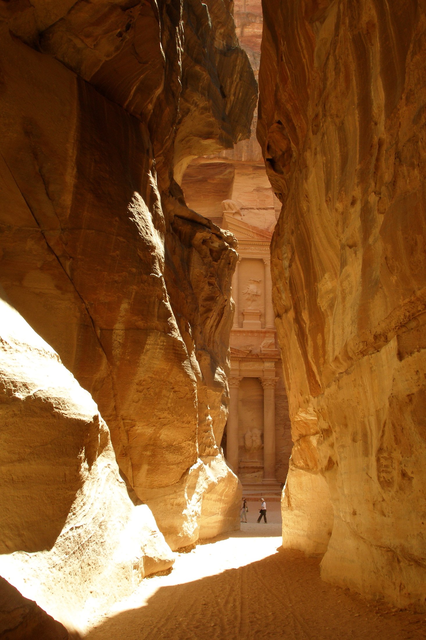 Petra'ya giriş sağlayan Siq kanyonunun dar geçidi