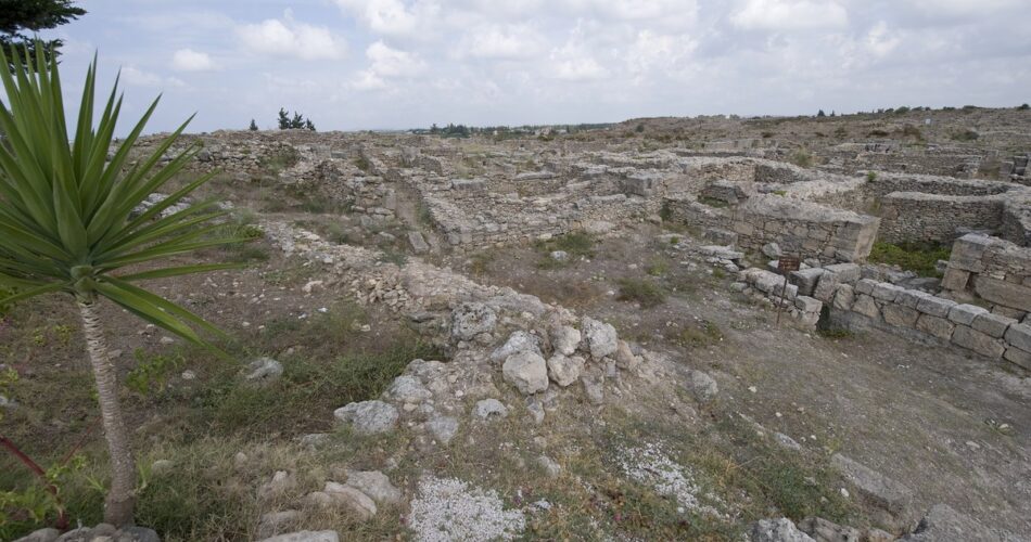 Ugarit arkeolojik alanının Ras Şamra höyüğündeki genel görünümü