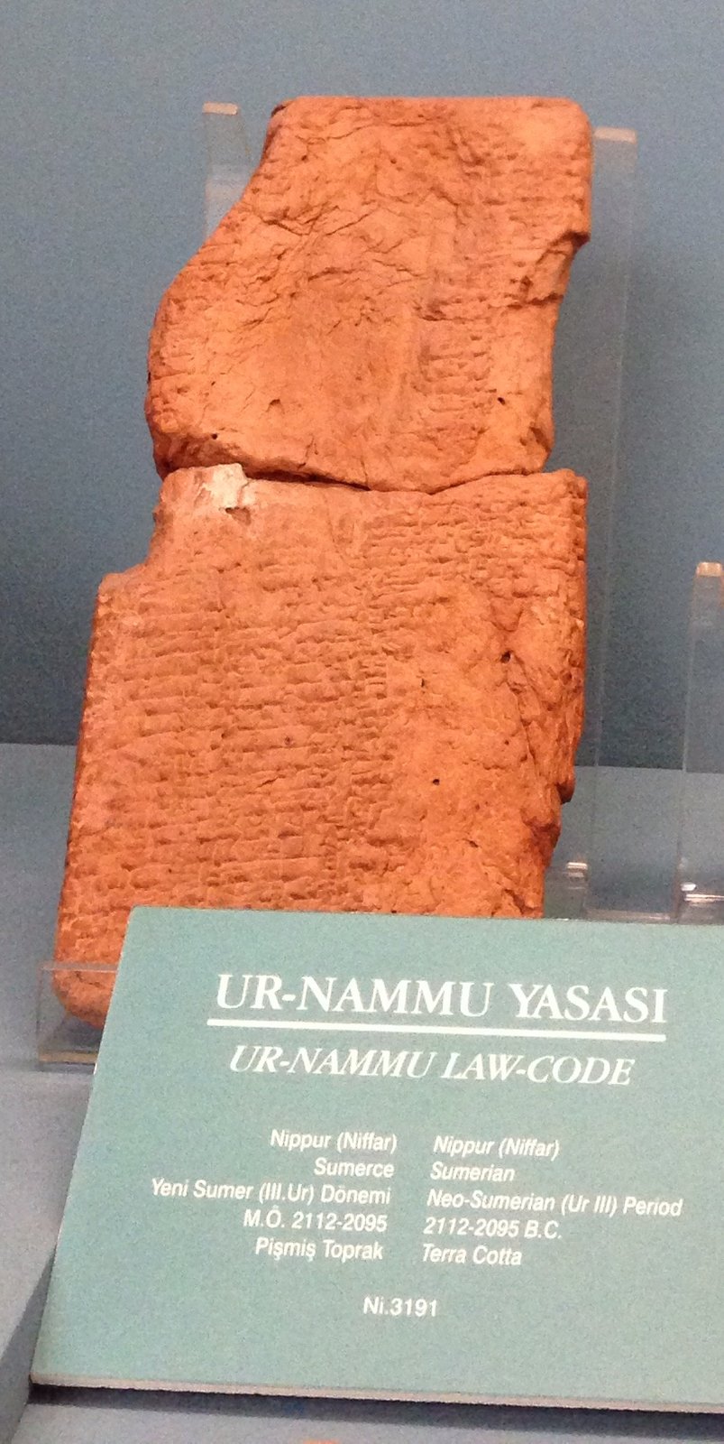 Hammurabi Kanunları: 3.800 Yıllık Taş Gerçekten Bir Kanun muydu? 4 İstanbul Arkeoloji Müzeleri’nde sergilenen Ur-Nammu yasalarının kil tableti